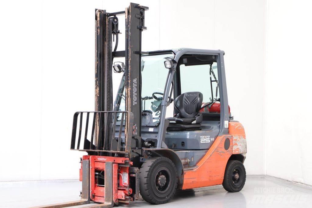 Toyota 02-8FGF25 Gázüzemű targoncák