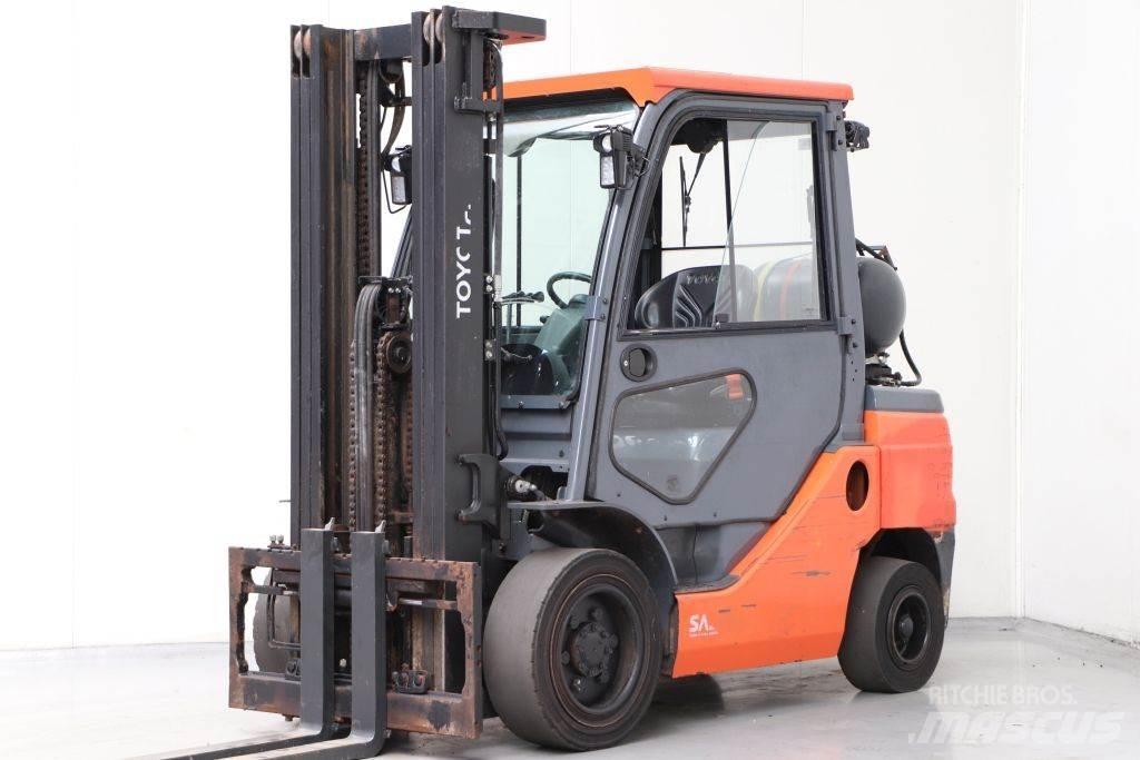 Toyota 02-8FGF30 Gázüzemű targoncák