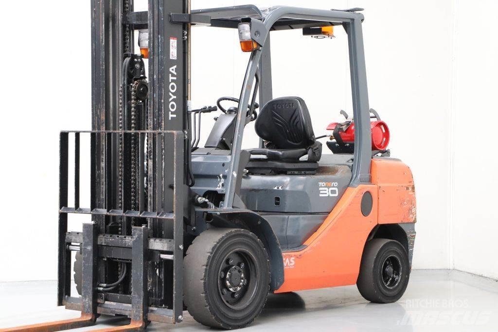 Toyota 02-8FGF30 Gázüzemű targoncák