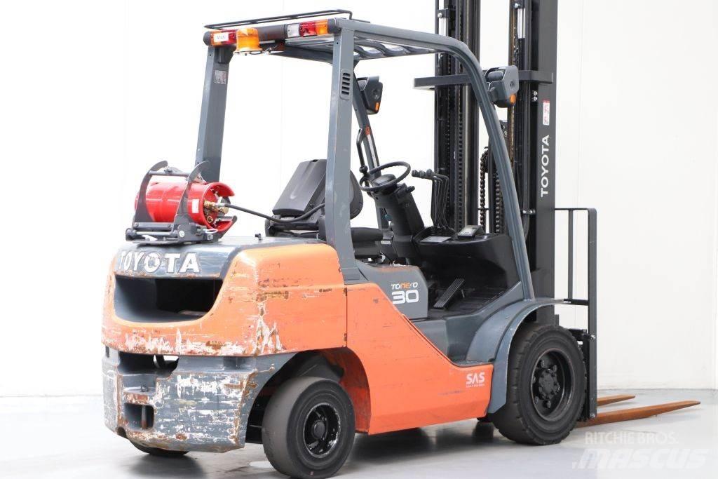 Toyota 02-8FGF30 Gázüzemű targoncák