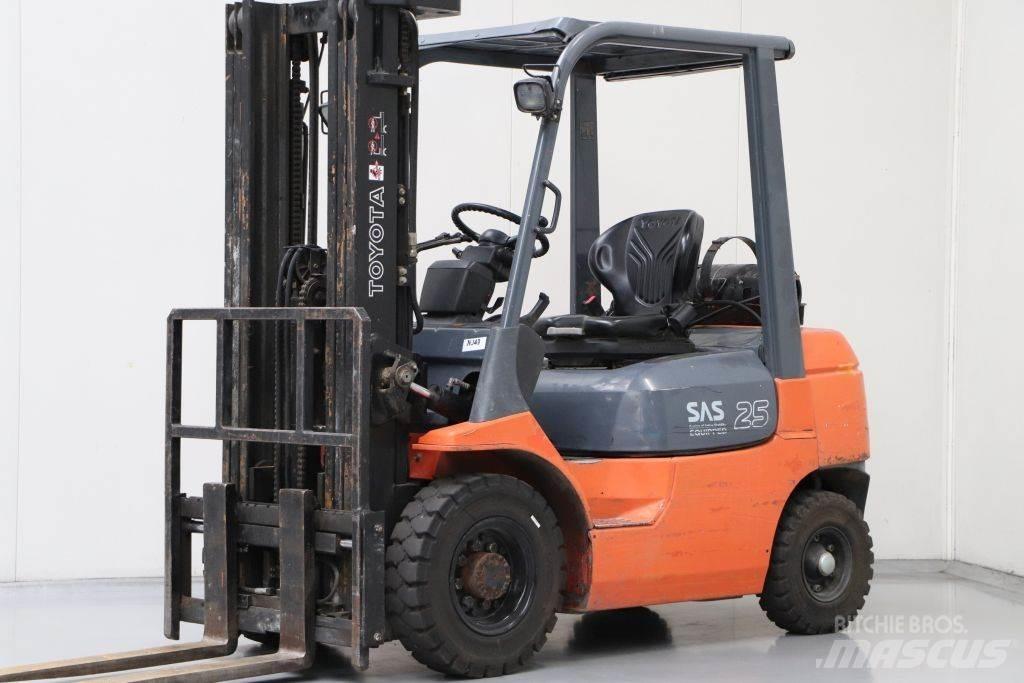 Toyota 42-7FGF25 Gázüzemű targoncák