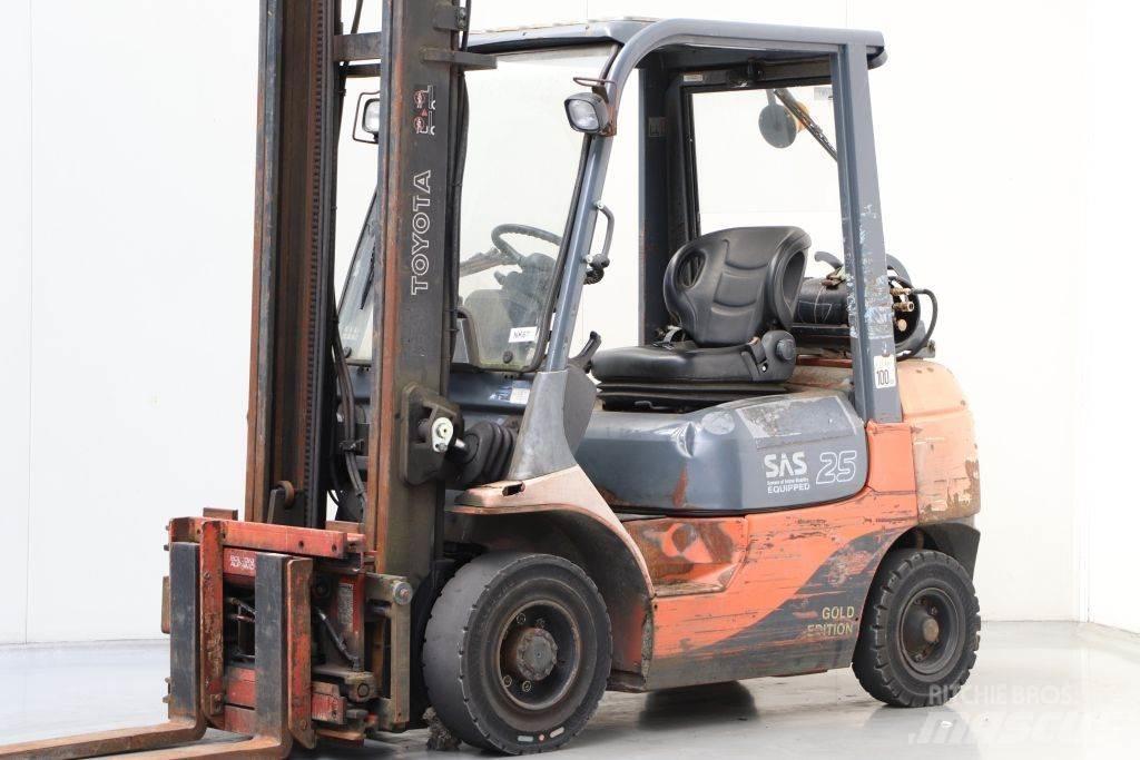 Toyota 42-7FGF25 Gázüzemű targoncák