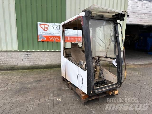 CAT 325 LN Vezetőfülke és belső tartozékok