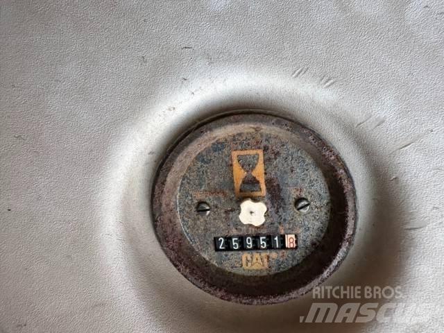 CAT 325 LN Vezetőfülke és belső tartozékok