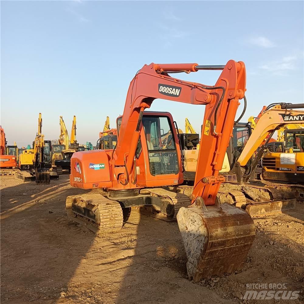 Doosan DH 70 Lánctalpas kotrók