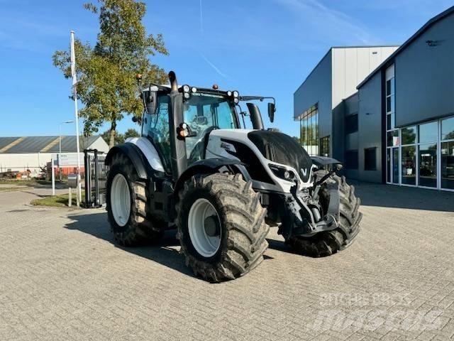 Valtra T214 Versu Traktorok
