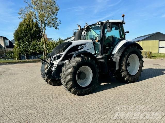 Valtra T214 Versu Traktorok