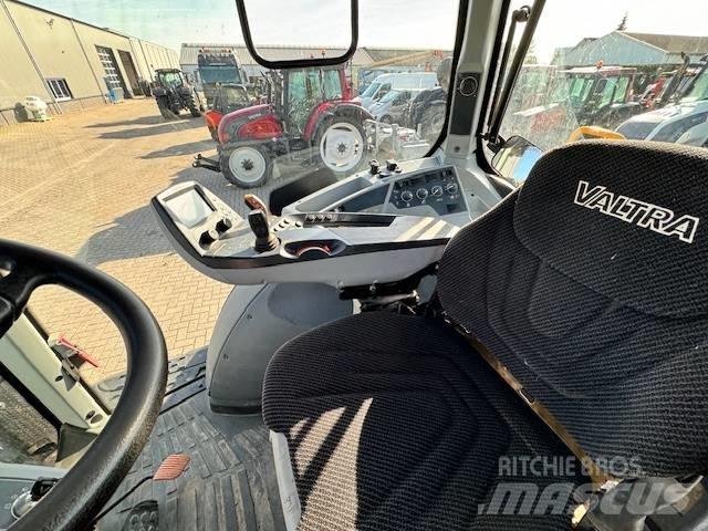 Valtra T214 Versu Traktorok