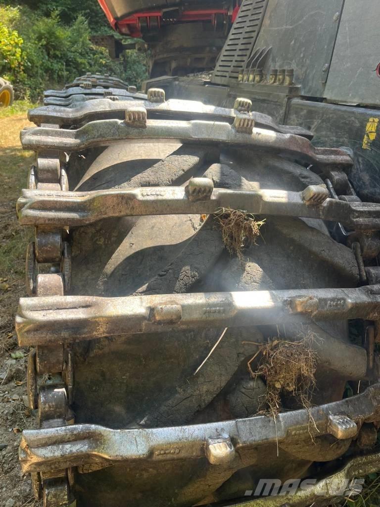 Komatsu 931 XC Betakarítók