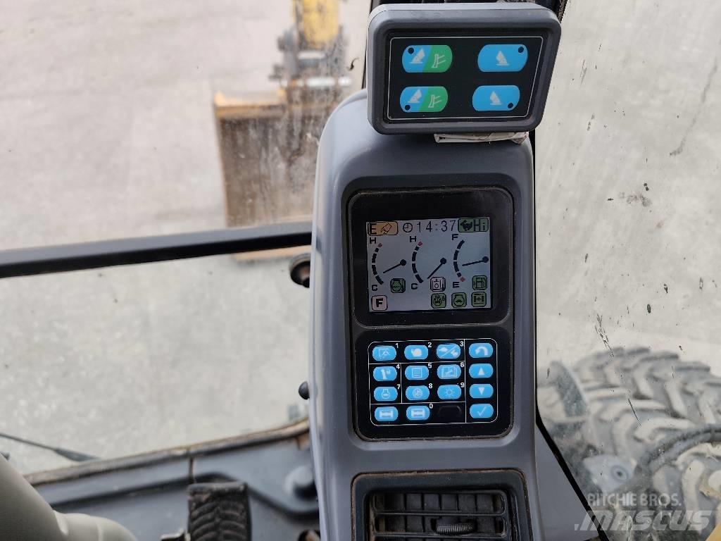 Komatsu PW 160-7E0 Gumikerekes kotrók