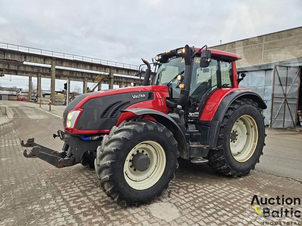 Valtra T213V Traktorok