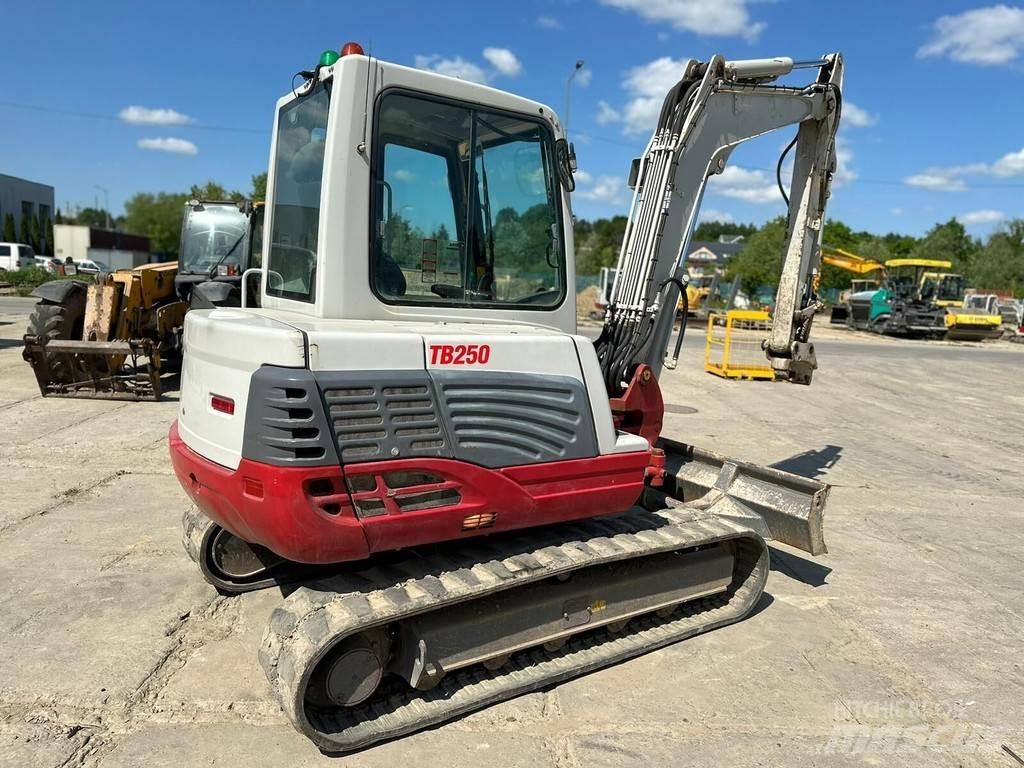 Takeuchi TB250 Mini kotrók < 7t