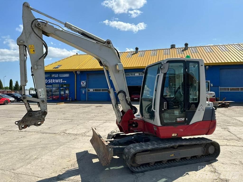 Takeuchi TB250 Mini kotrók < 7t