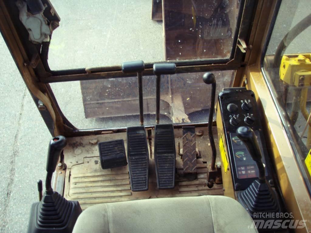 CAT E 70 B Közepes (midi) kotrók 7 t - 12 t