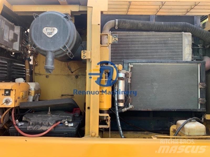 CAT 320 D Közepes (midi) kotrók 7 t - 12 t