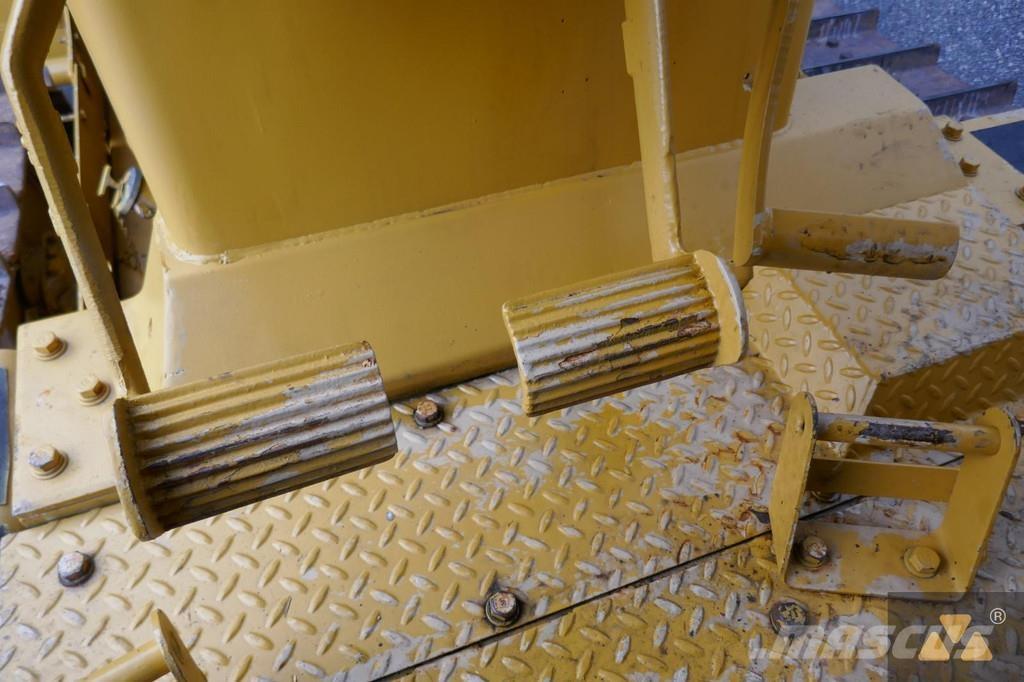 CAT D7G Ex-army lánctalpas dózerek