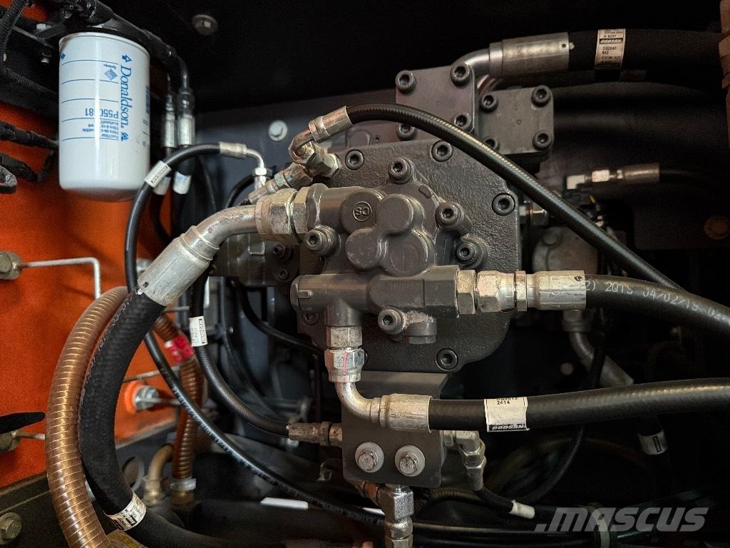  Dossan DX225Lc-5 Lánctalpas kotrók