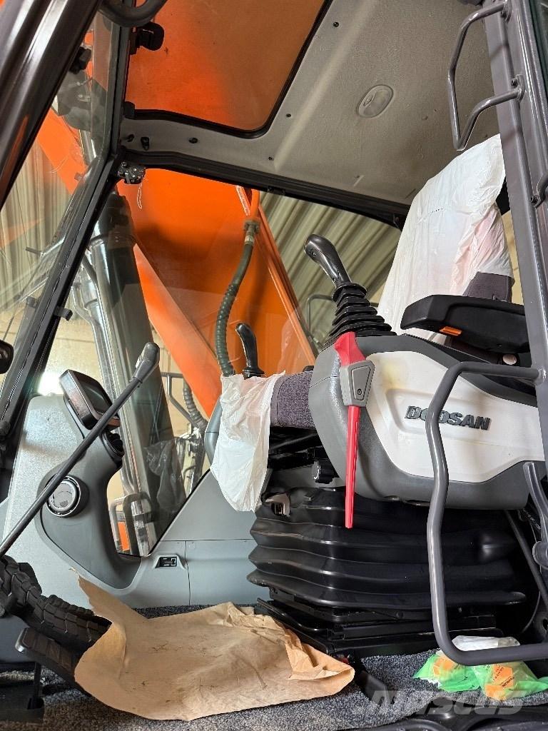  Dossan DX225Lc-5 Lánctalpas kotrók