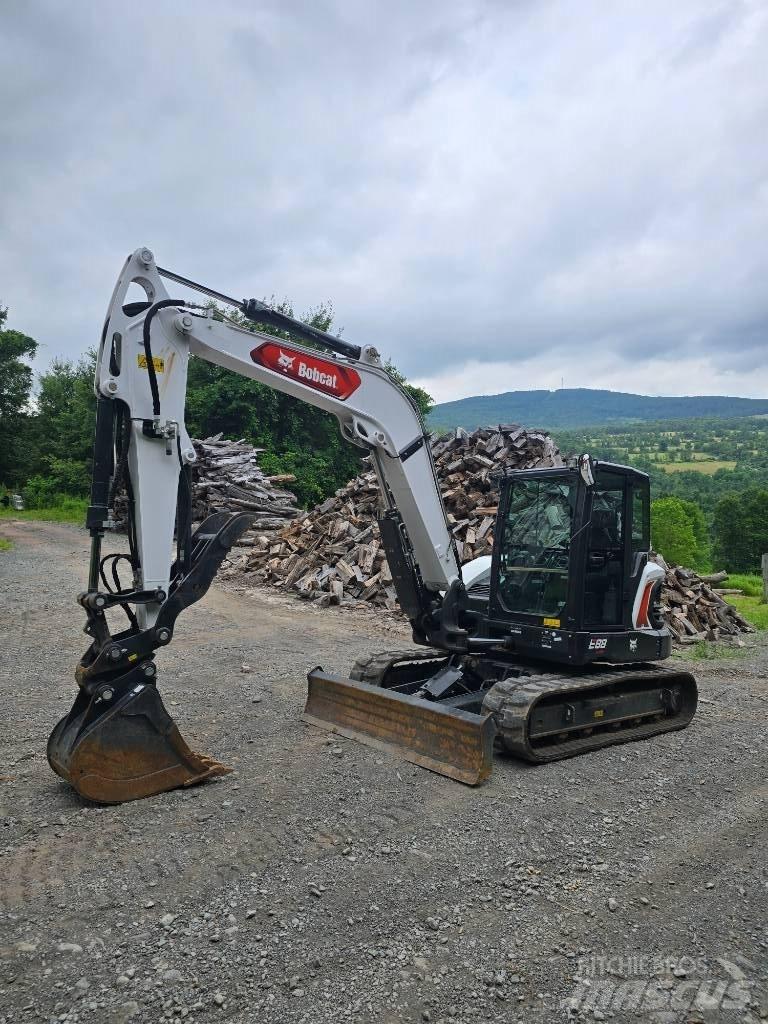 Bobcat E 88 R2 Lánctalpas kotrók