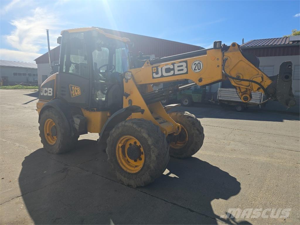 JCB TM 220 Gumikerekes homlokrakodók