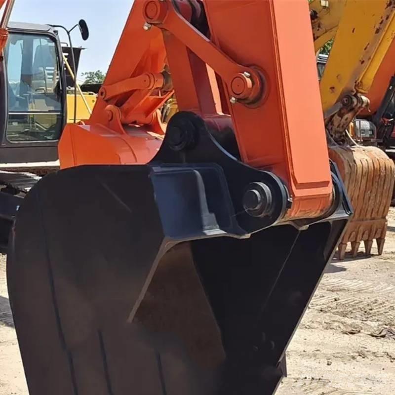 Hitachi ZX 210 Lánctalpas kotrók