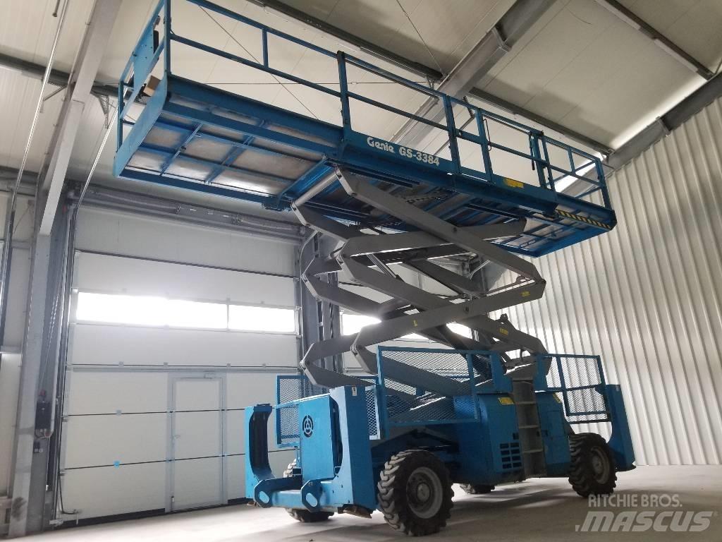 Genie GS3384 RT 4x4 Ollós emelők
