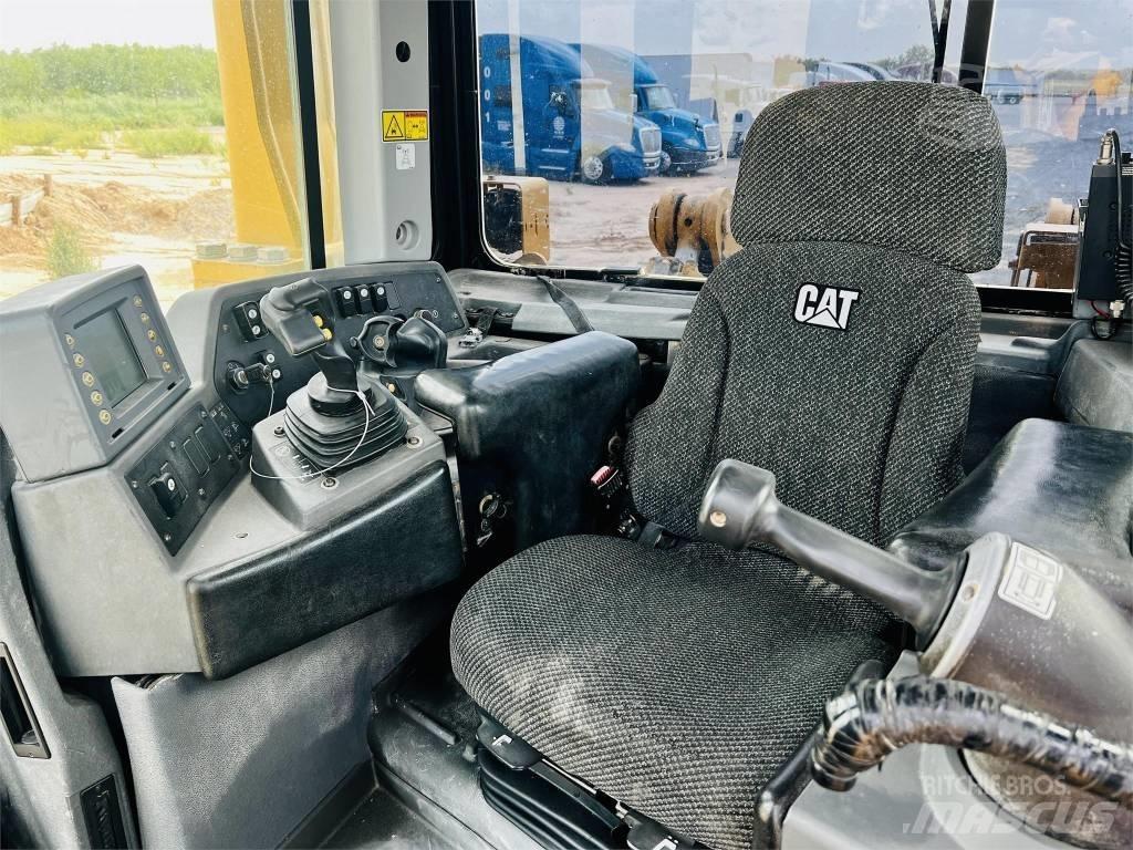 CAT D 8 T lánctalpas dózerek