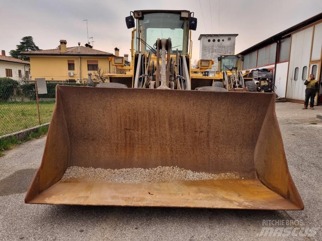Volvo BM L120C Gumikerekes homlokrakodók