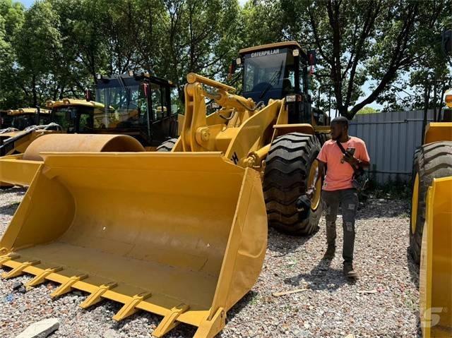 CAT 966 H Gumikerekes homlokrakodók