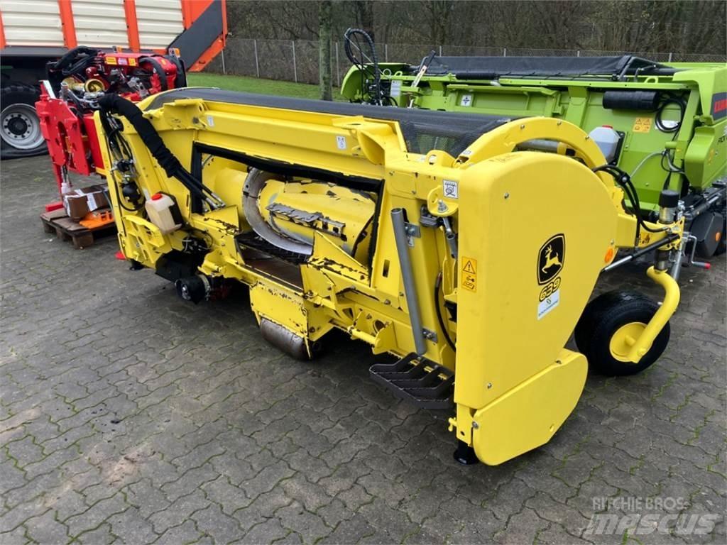 John Deere 8300i Szecskázók