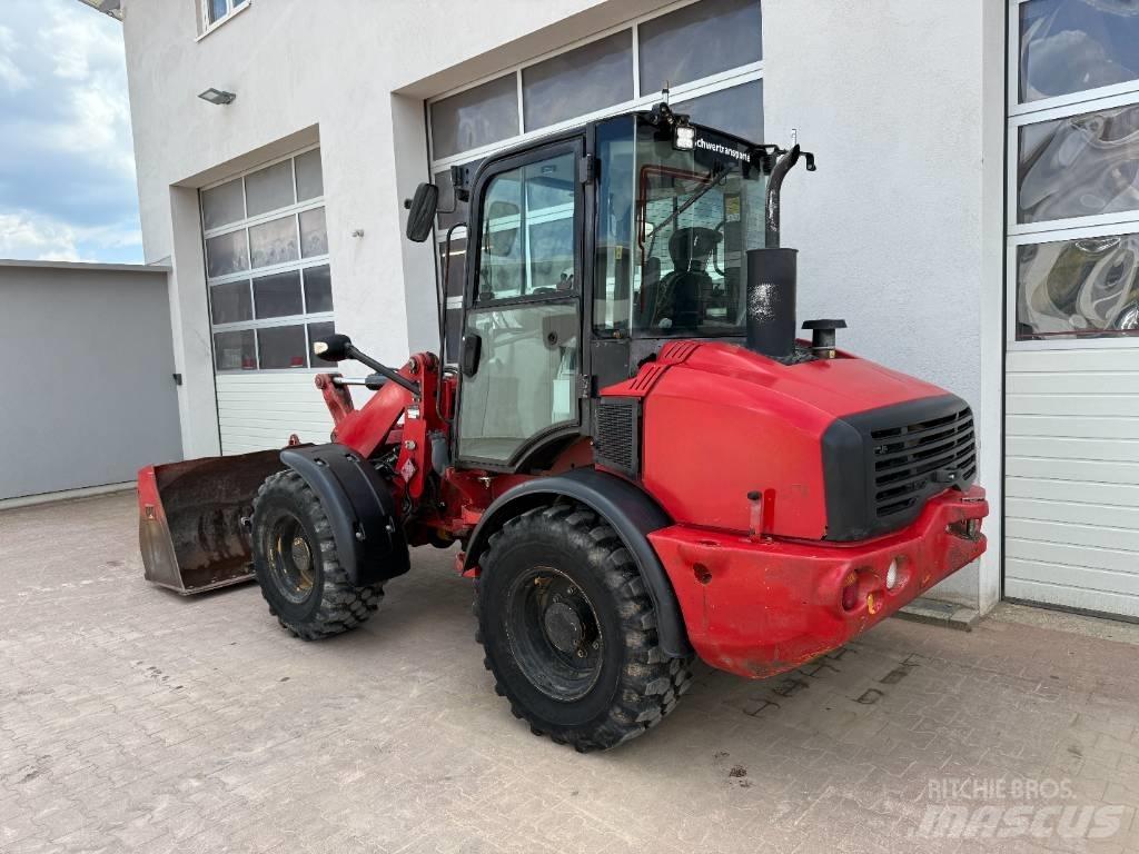 CAT 908 H Gumikerekes homlokrakodók