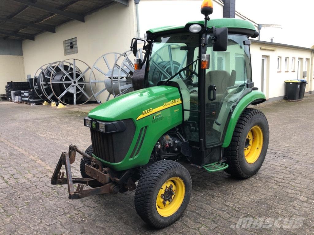 John Deere 3320 Kompakt traktorok