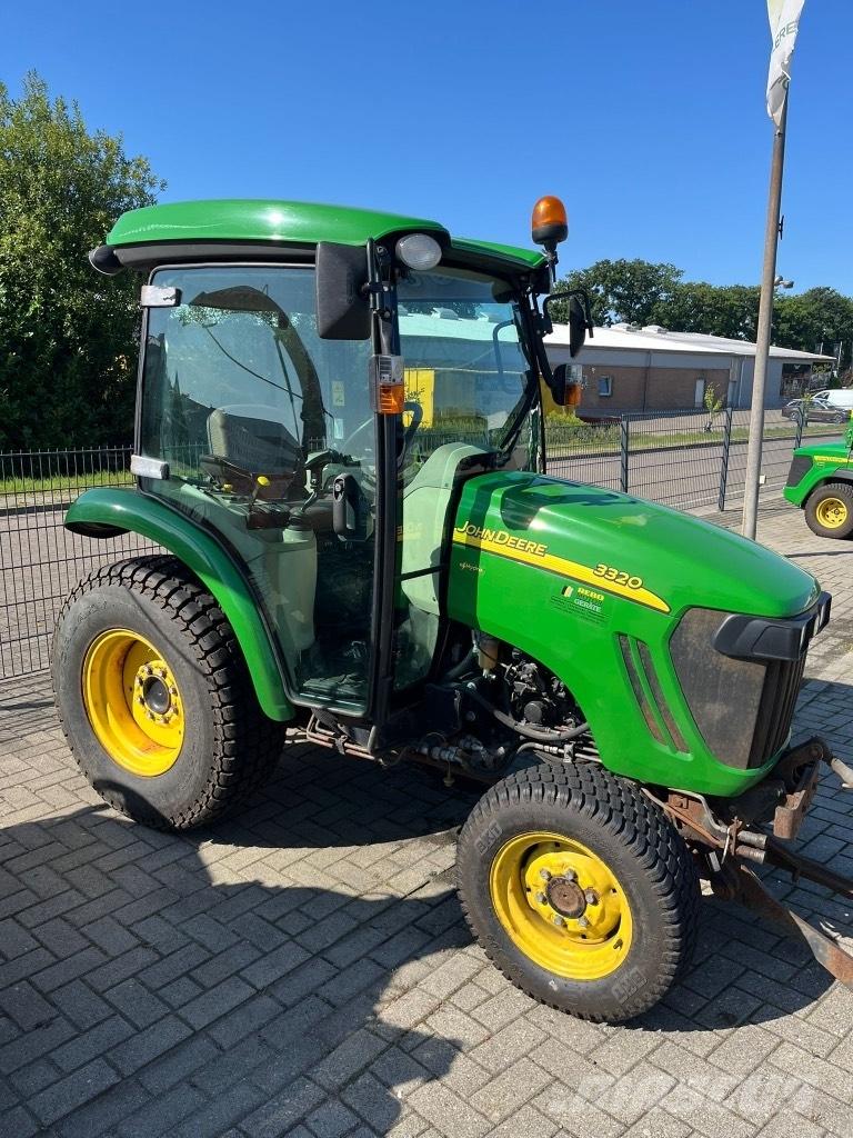 John Deere 3320 Kompakt traktorok