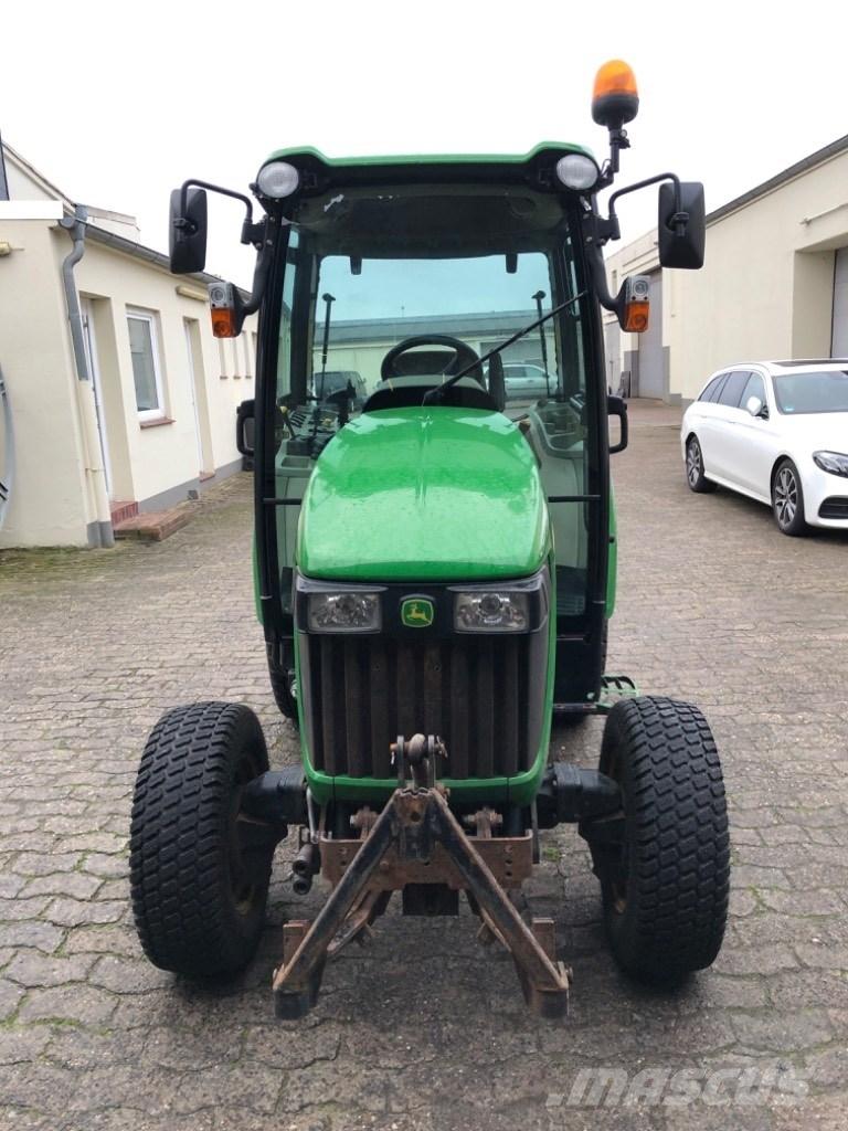 John Deere 3320 Kompakt traktorok