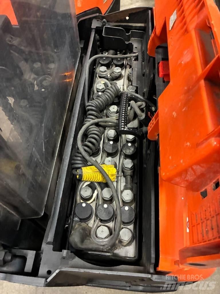 Toyota SWE120L Gyalogkíséretű targonca