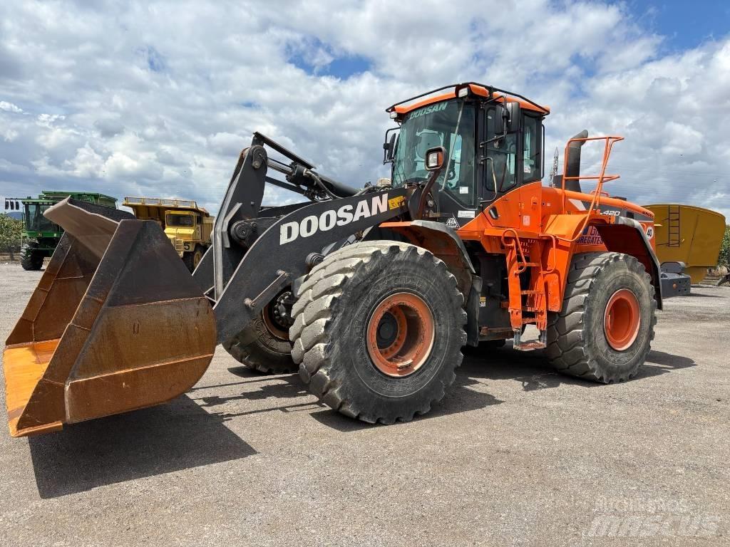 Doosan DL 420-5 Gumikerekes homlokrakodók