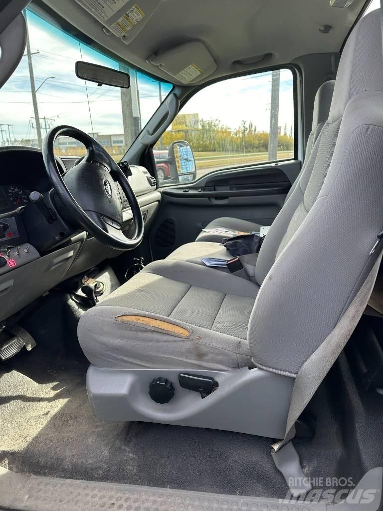 Ford F 550 XLT Platós / Ponyvás teherautók