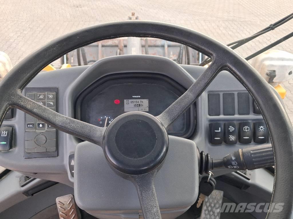 Volvo L 30 G Gumikerekes homlokrakodók