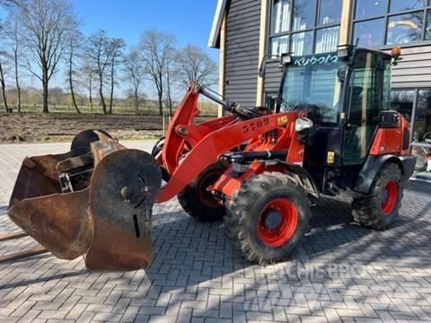 Kubota R 082 Gumikerekes homlokrakodók