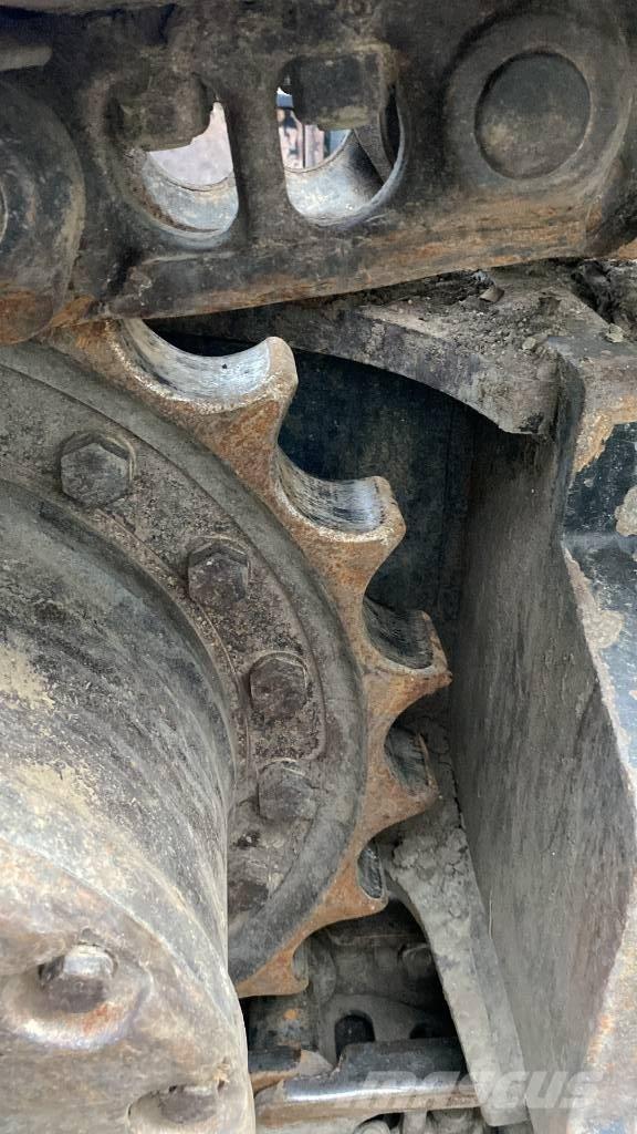 Hitachi ZX210LCN-6 Betakarítók