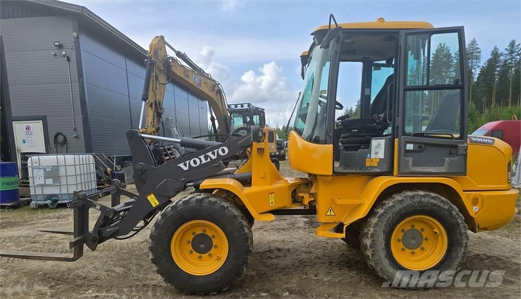 Volvo L30G Gumikerekes homlokrakodók