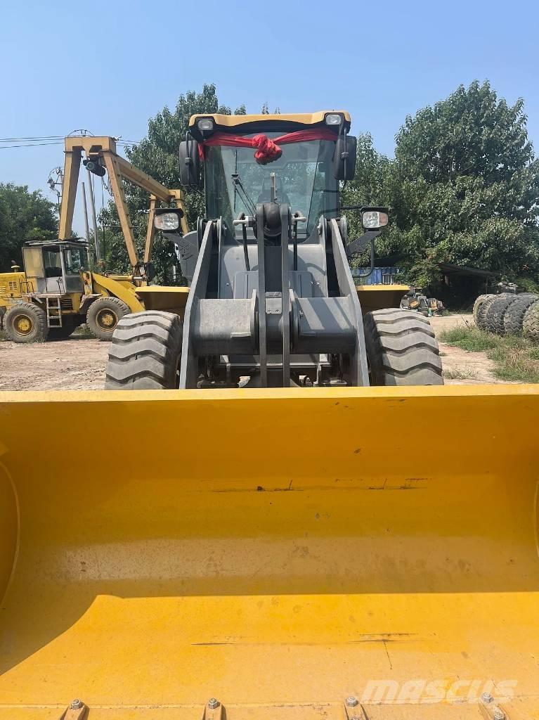 XCMG LW 300 FV Gumikerekes homlokrakodók