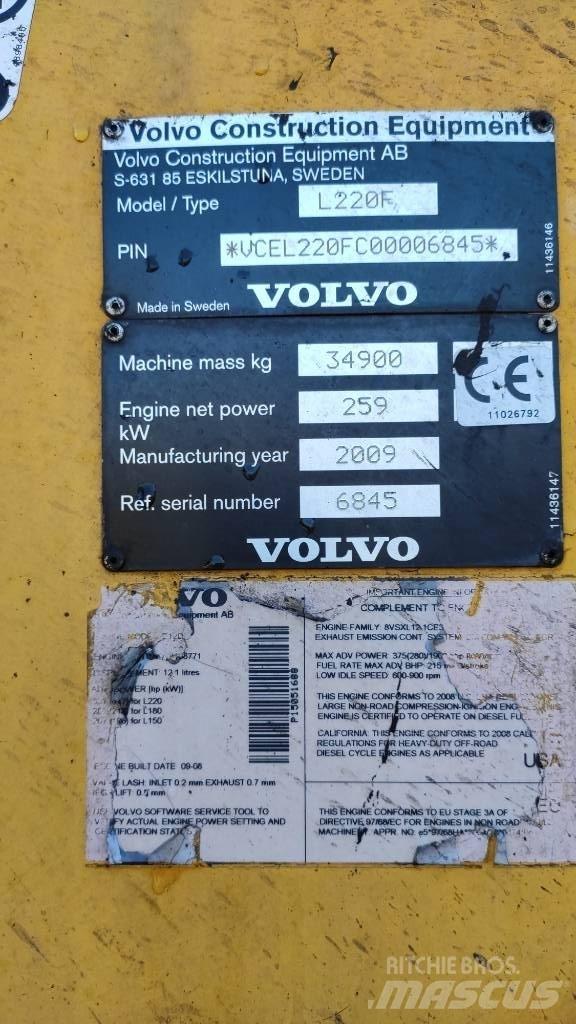 Volvo L 220 F Gumikerekes homlokrakodók