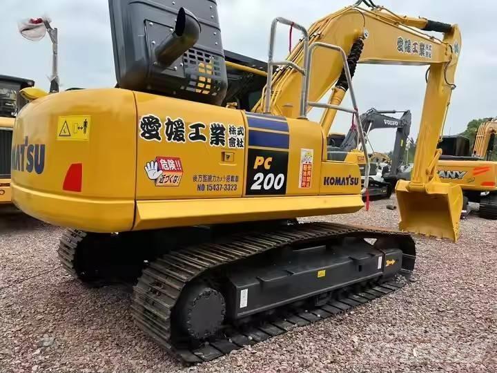 Komatsu PC 200 Lánctalpas kotrók