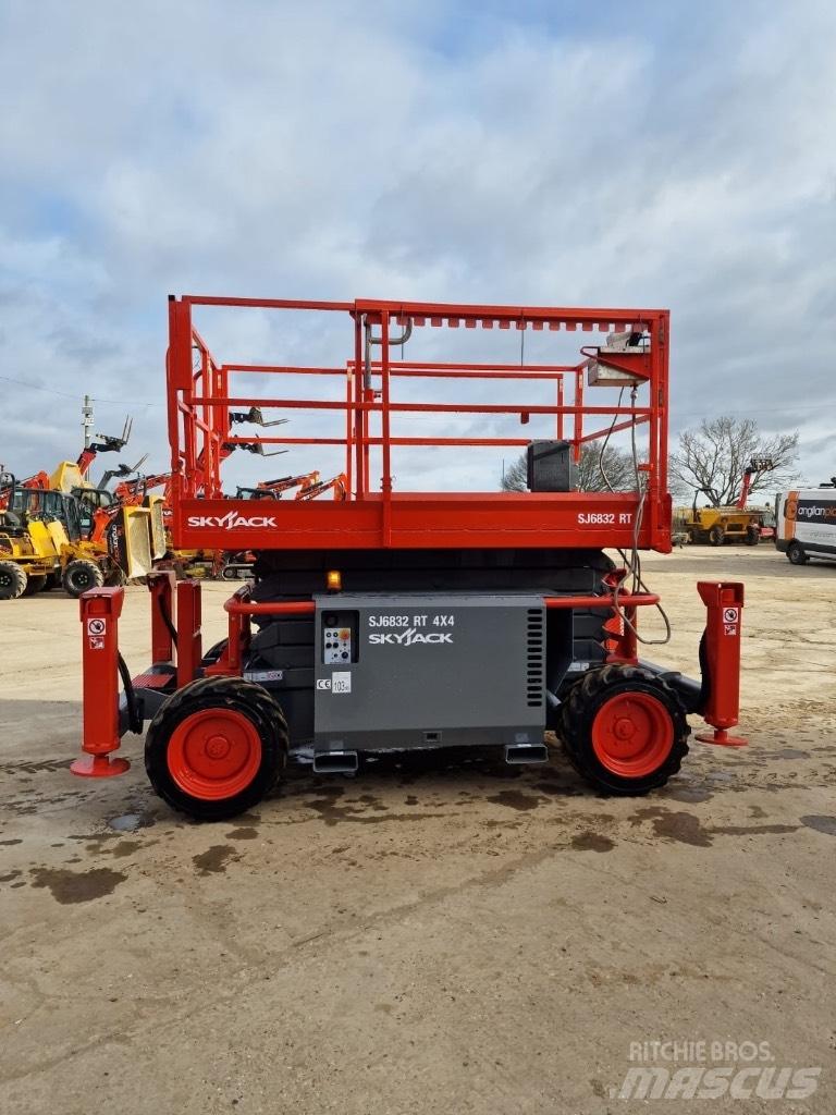 SkyJack SJ 6832 RT Ollós emelők