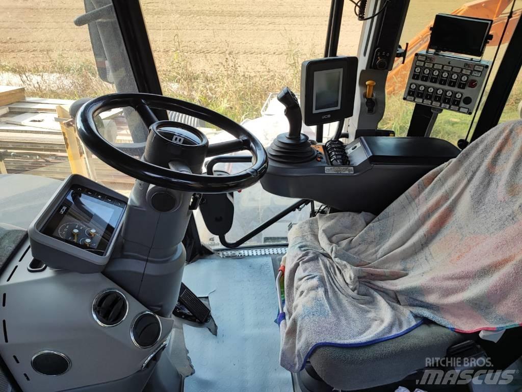 JCB Fastrac 4220 Traktorok