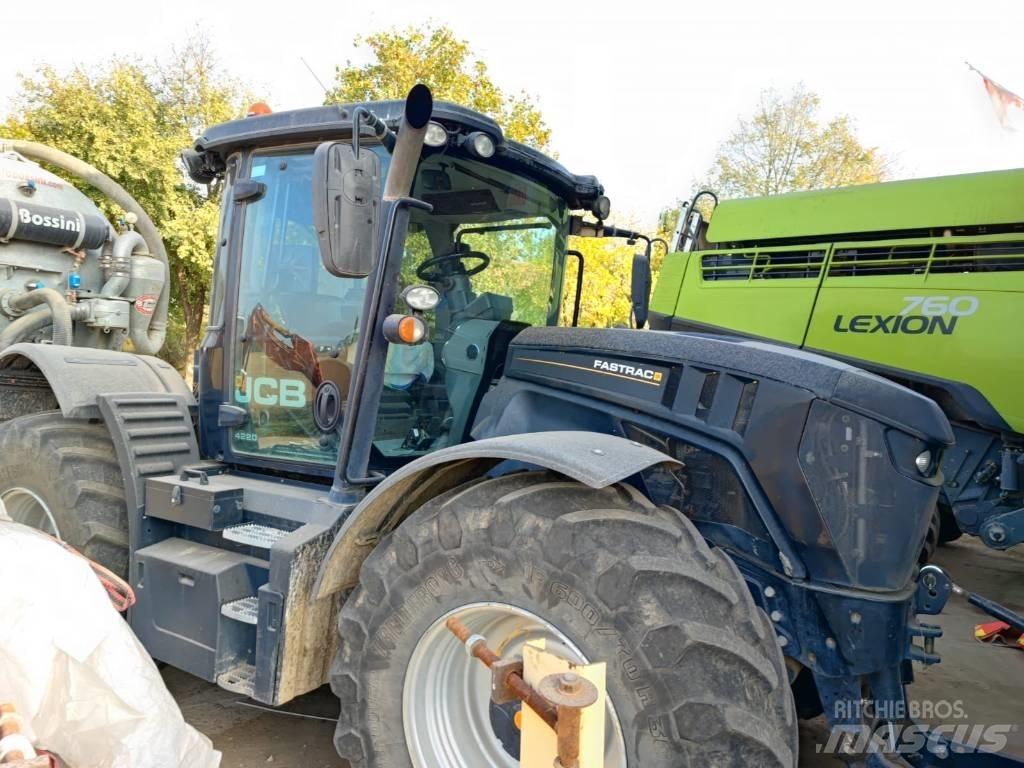 JCB Fastrac 4220 Traktorok