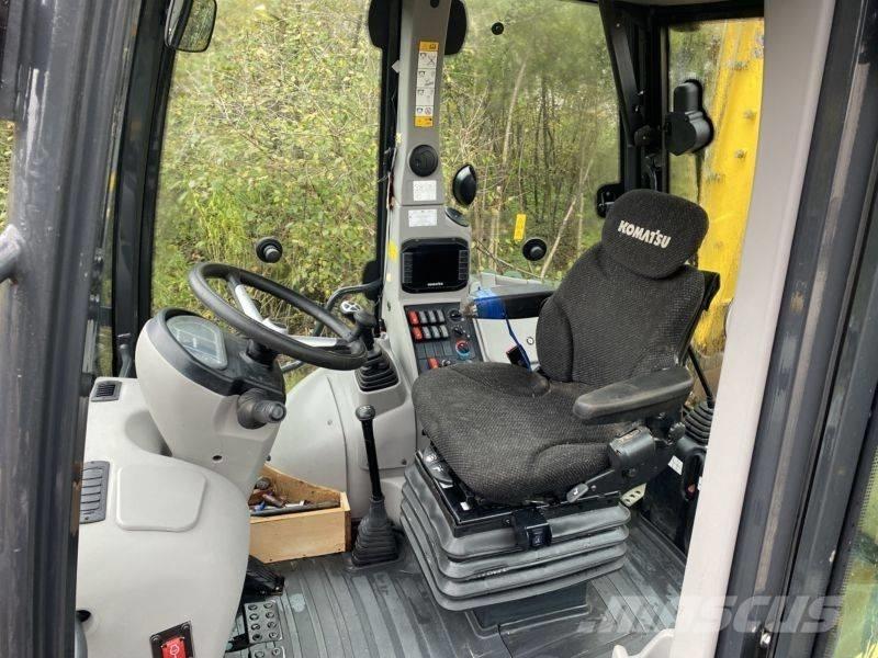 Komatsu WB 93 R-8 Kotrórakodók