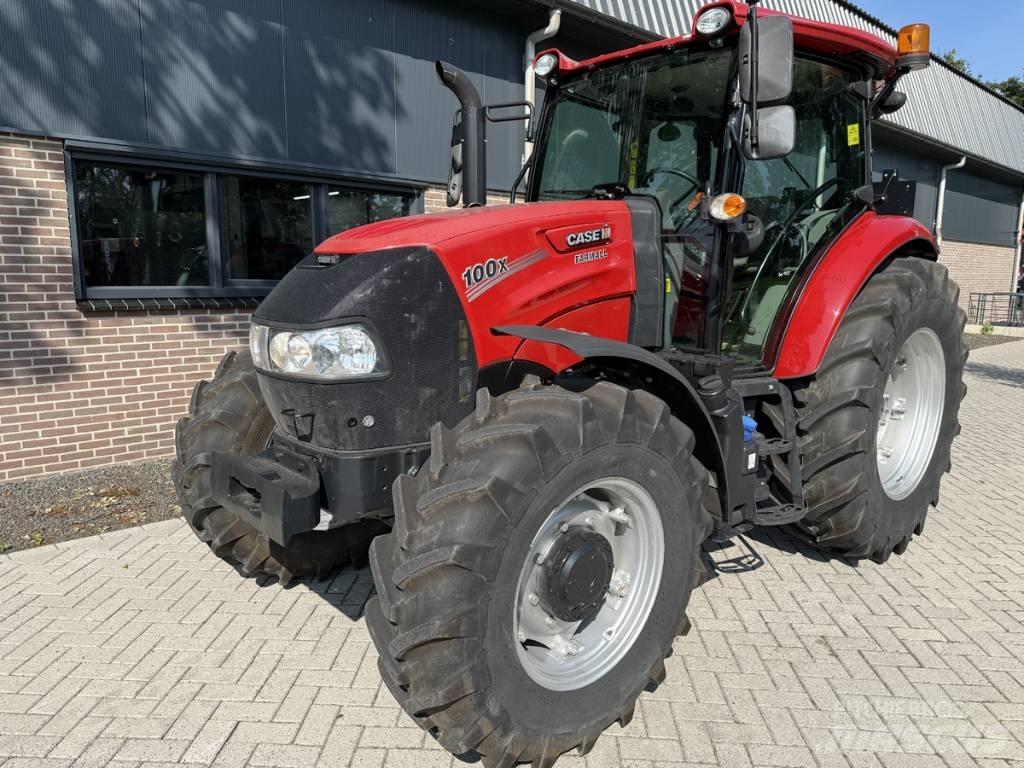CASE Farmall 100X Traktorok