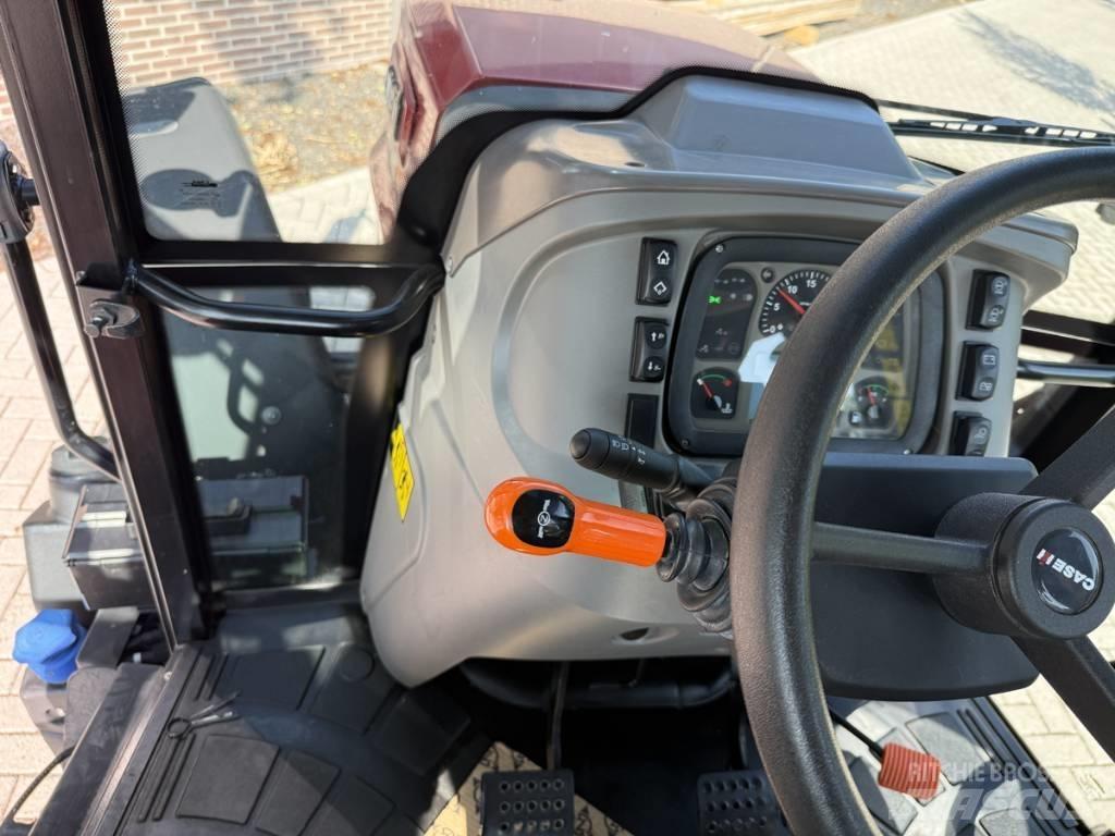 CASE Farmall 100X Traktorok